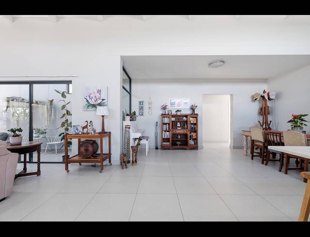 4 BEDROOM HOUSE FOR SALE IN PALM LAKES ESTATE